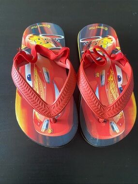 Disney x H&M Lightning McQueen Kids Flip Flops 7.5-8 Cruise Resort NWOT
